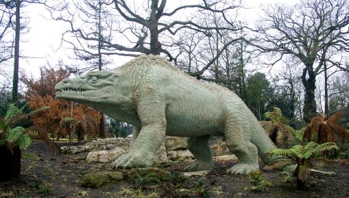 1854 reconstruction in Crystal Palace Park guided by Richard Owen presents Megalosaurus as a quadruped
