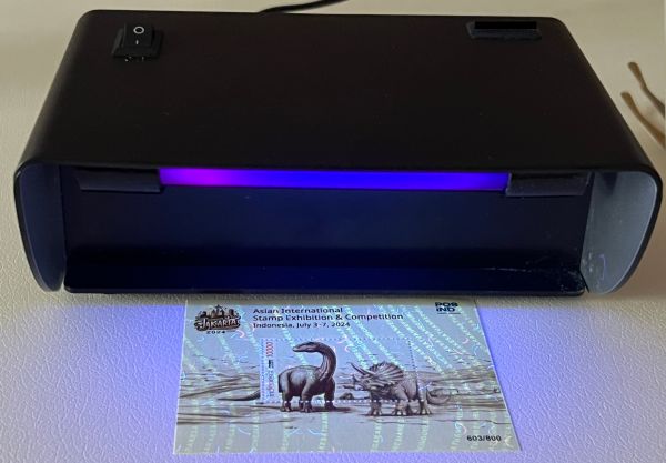 Souvenir-Sheet of Indonesia under UV lamp